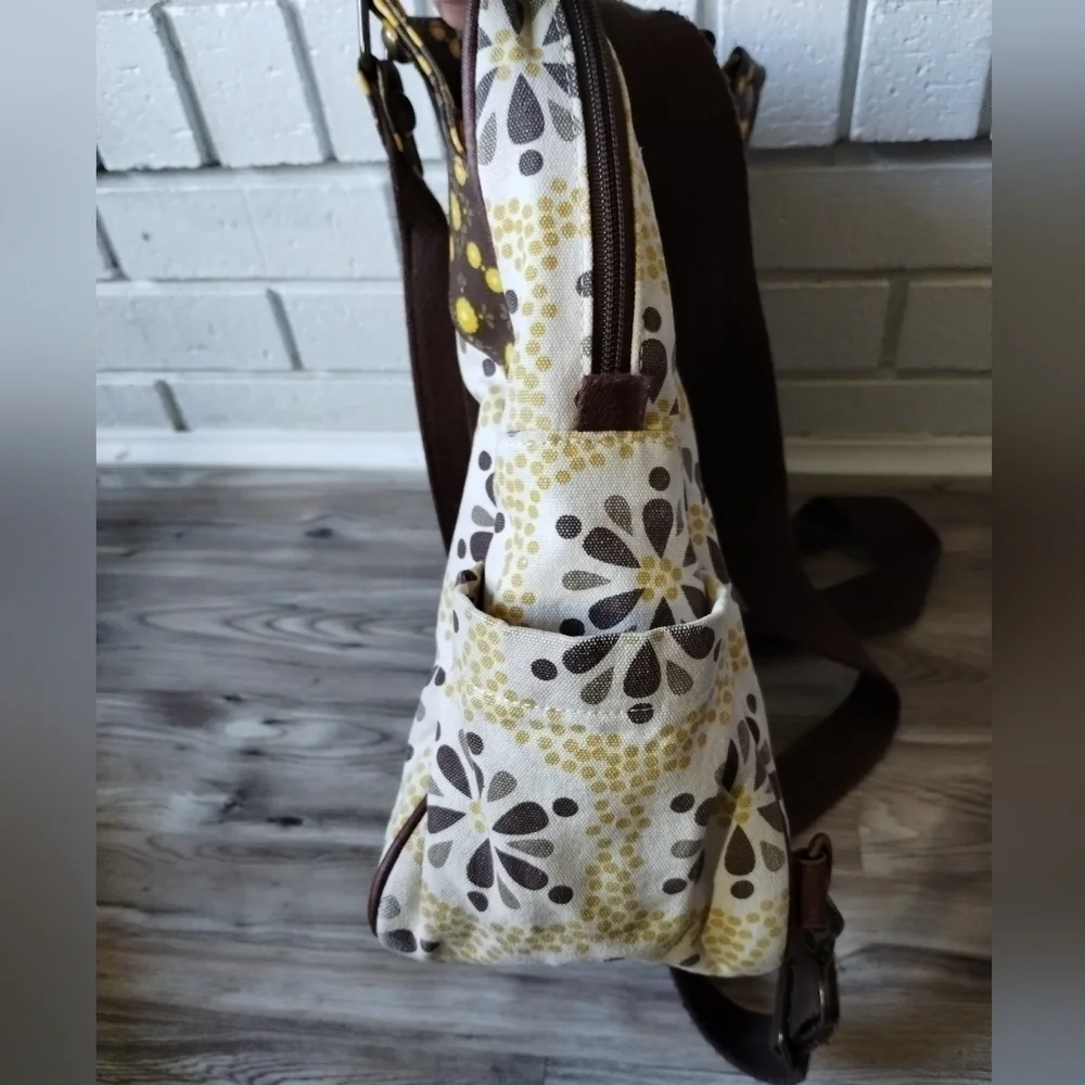 Petunia Pickle Bottom Diaper Bag Backpack in Daisy Dewdrops